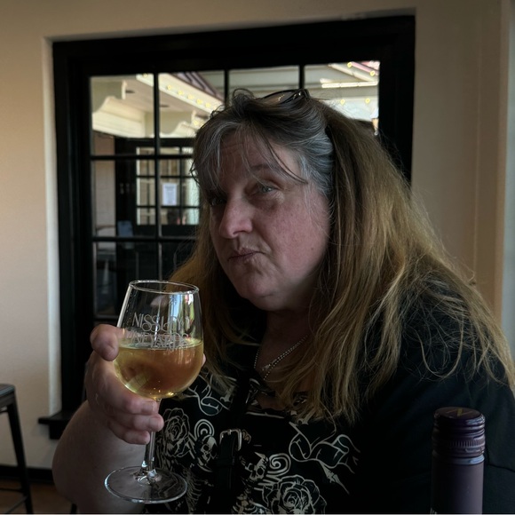 Meet your Posher, Carrie - Picture 2 of 2